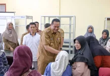 Pelaku UMKM Kota Pariaman Utara Terima Bantuan Etalase