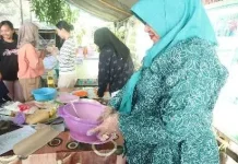 Ibu-Ibu Tampelas Perkuat Ekonomi Lewat Optimalisasi Produk Lokal