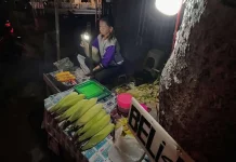 Pedagang Jagung Panen Rezeki Tahun Baru