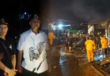 Bupati Bengkayang Tinjau Lansung Lokasi Kebakaran Pasar Seluas