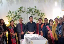 Bupati Humbahas Melayat Rumah Opung Amos Tambun