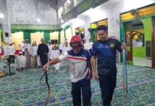 Damkar Kobar Evakuasi Ular di Masjid