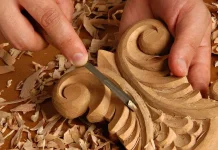 Seni Ukir Tradisi Bernilai Ekonomi di Era Modern