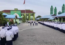 Upacara Bendera MTsN Tanjungpinang Budayakan Disiplin Sejak Dini.