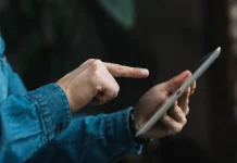 Doom Scrolling: Bahaya Tersembunyi di Balik Layar