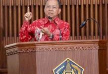 Gubernur Sampaikan Raperda Penambahan Penyertaan Modal Daerah BPD