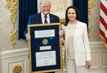 Peraih Nobel Perdamaian Serahkan Medalinya kepada Trump