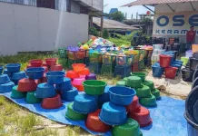 Omset Lumayan, Pemuda Asal Padang Jualan Barang Plastik