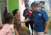 Dokkes Polres Batang Cek Kesehatan Warga Terdampak Banjir 