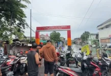 Ratusan Warga di Pegangsaan Dua Jakut Mengungsi Akibat Banjir 