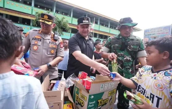 Pemkot Jakut Berikan Bantuan Korban Banjir