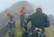 Terkendala Cuaca, Tim SAR Bangun Tenda di Bulusaraung