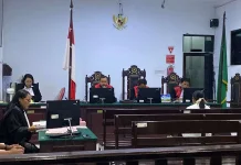 Dua Bendahara SMP 9 Ambon Dituntut 7,6 Tahun