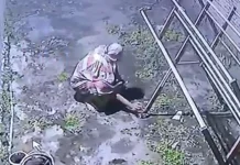 Seorang Pria Terekam Kamera CCTV Curi Perkakas Warga 