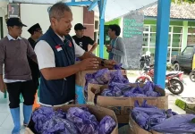 BPBD Batang Distribusikan Ribuan Nasi Bungkus Pengungsi Banjir